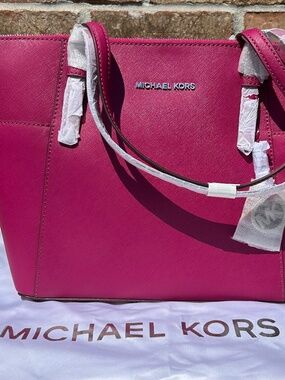 Michael Kors Jet Set EW TZ East West Top Zip Tote.